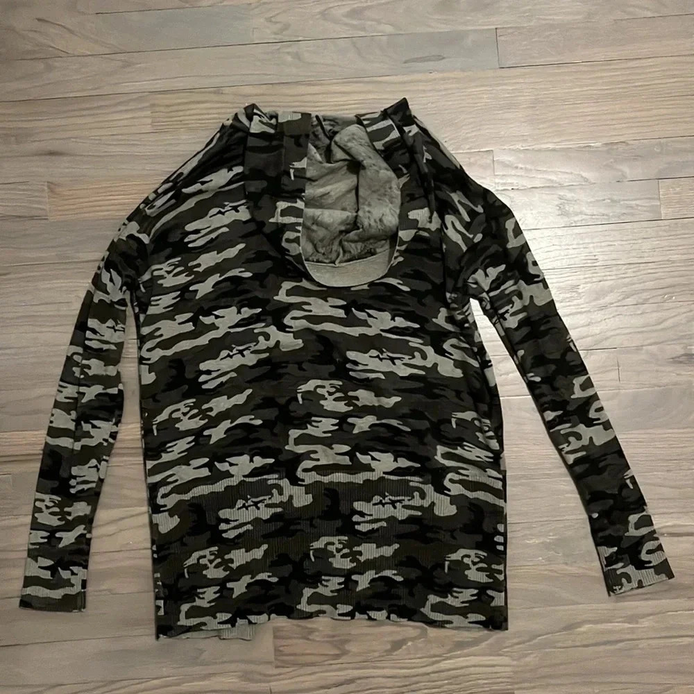 Sanctuary Hooded Camo Cardigan. XS - Picture 7 of 7